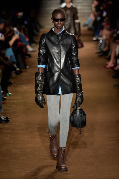 Look 17